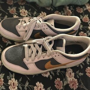 Nike dunks purple used like 4 times